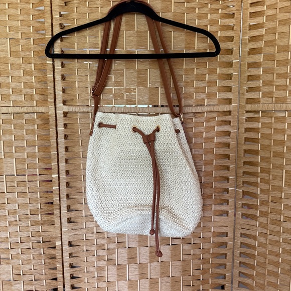 MONTCE Straw Cream Bucket Bag with Drawstring - Picture 1 of 10